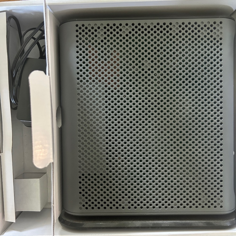 Motorola Black MG7540 Modem Router Combo - Picture 2 of 4